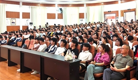 高考学子学业生涯规划公益助学讲座活动在安龙举行