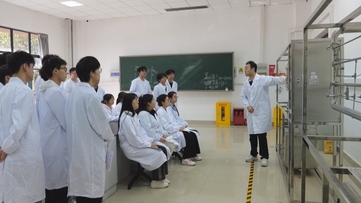 澳门足球博彩网上投注新闻联播丨省外高水平大学“组团式”帮扶有力推进  首批专家进驻澳门足球博彩网上投注高校